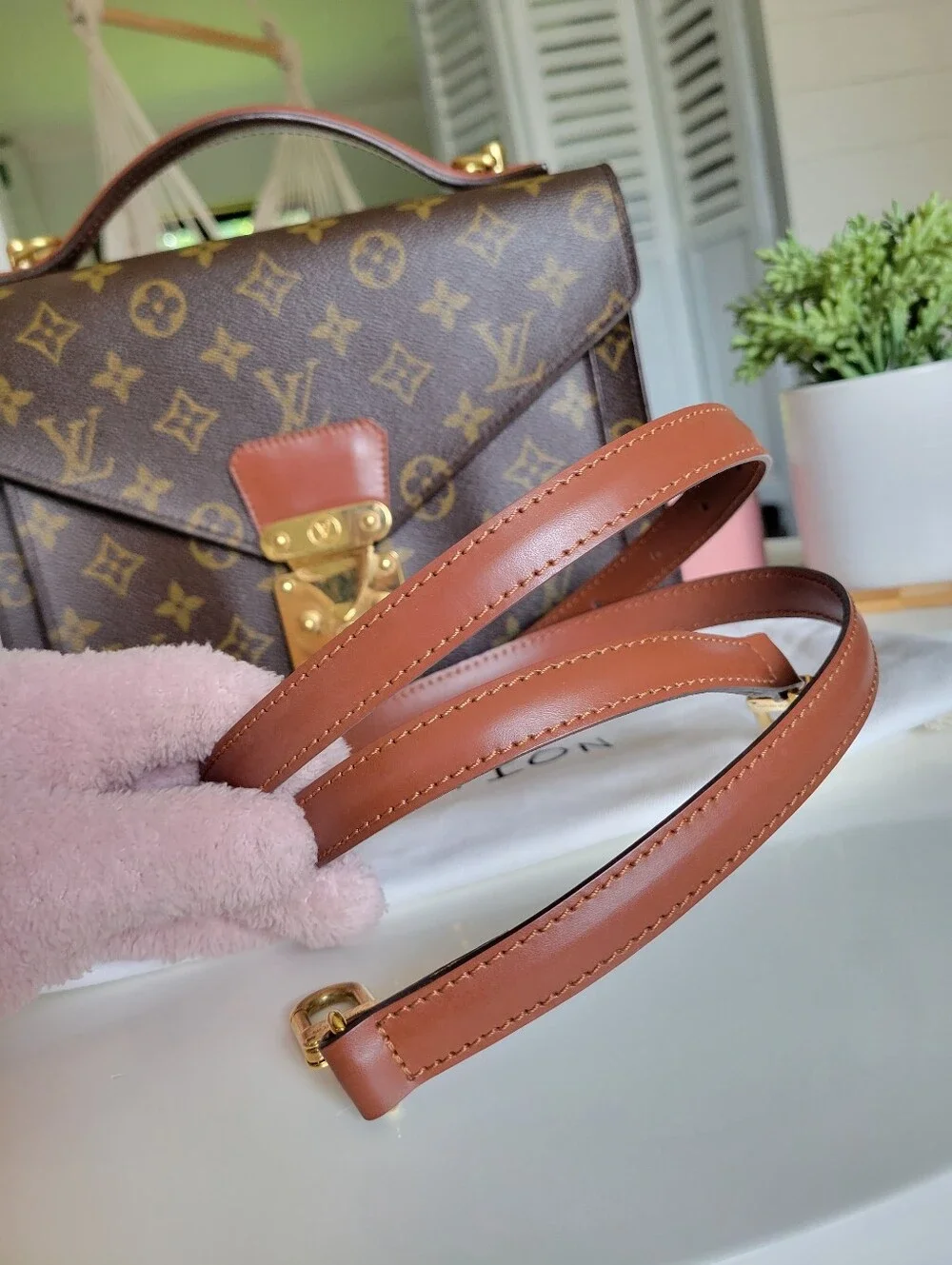 BEAUTIFUL💕 Louis Vuitton Crossbody Shoulder Bag Monogram - Monceau 26